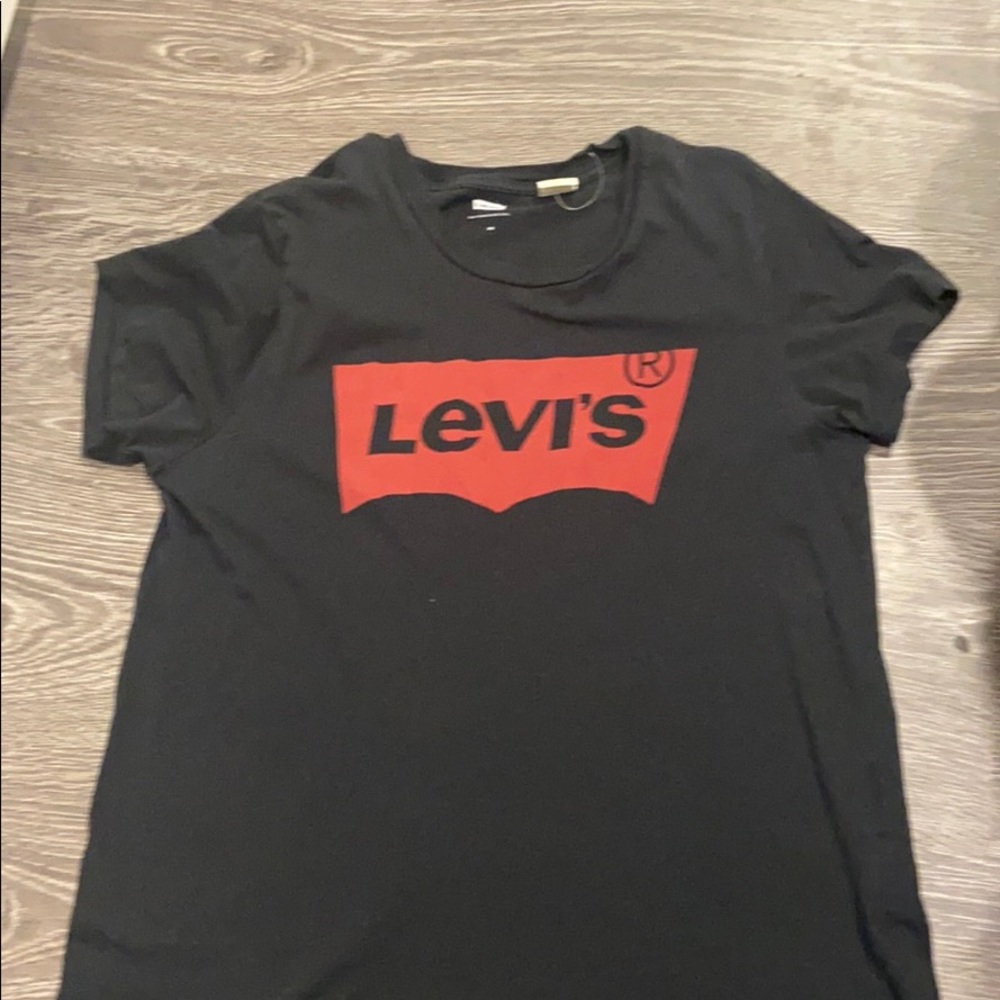Levi’s t shirt